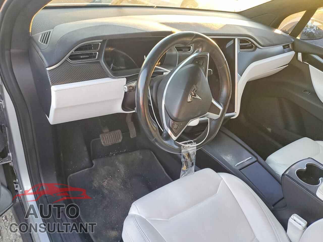 TESLA MODEL X 2017 - 5YJXCAE23HF040222