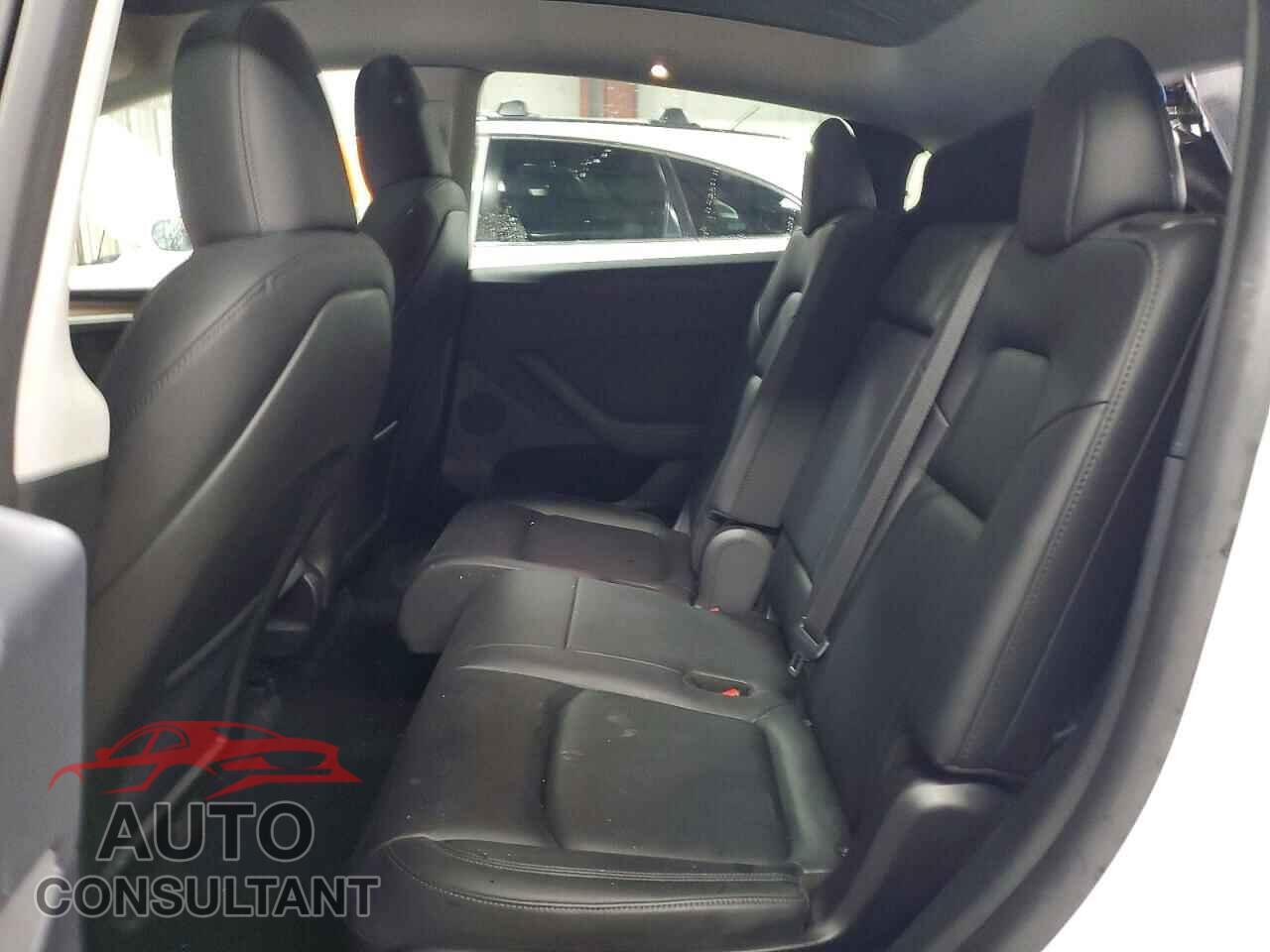 TESLA MODEL Y 2024 - 7SAYGAEE5RF167531