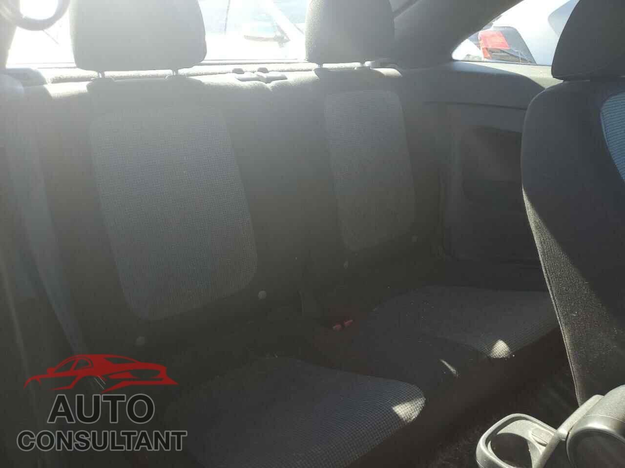 VOLKSWAGEN BEETLE 2019 - 3VWFD7AT3KM720132