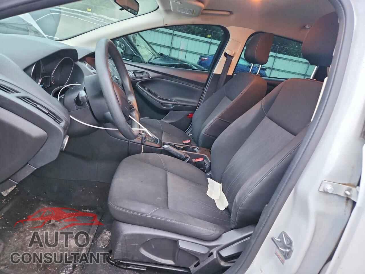 FORD FOCUS 2017 - 1FADP3E25HL257700