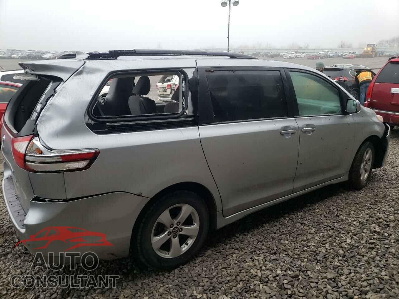 TOYOTA SIENNA 2018 - 5TDKZ3DC9JS904836