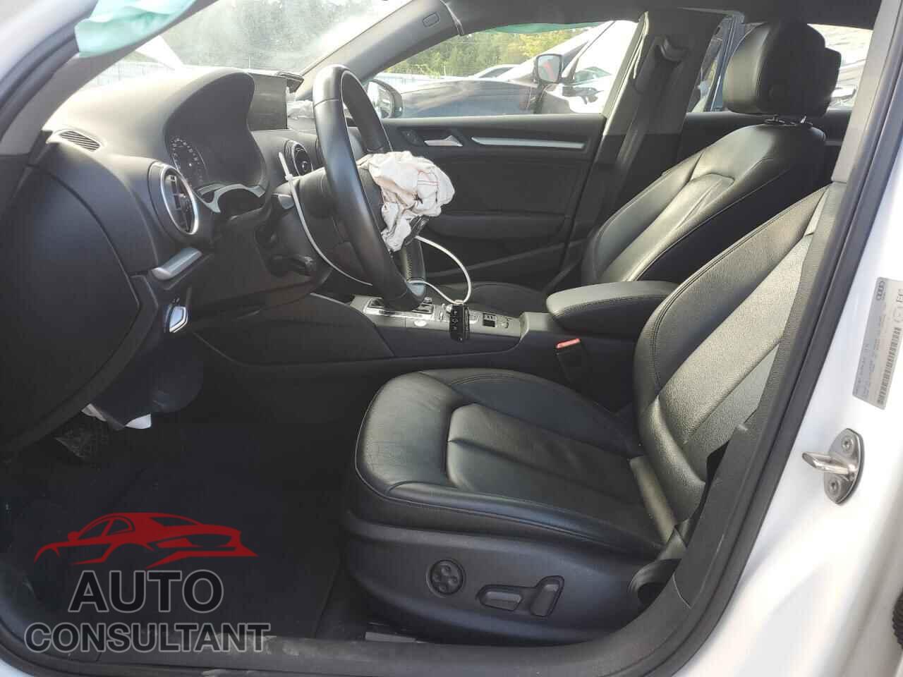 AUDI A3 2020 - WAUBEGFF0LA044347
