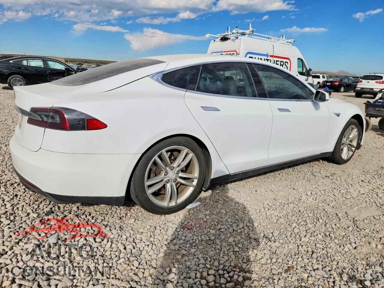 TESLA MODEL S 2013 - 5YJSA1AC1DFP10231