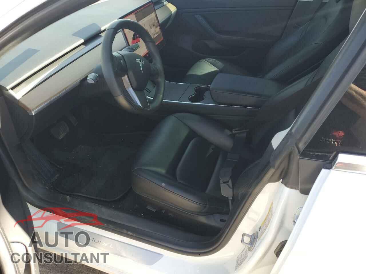 TESLA MODEL 3 2019 - 5YJ3E1EB3KF493840