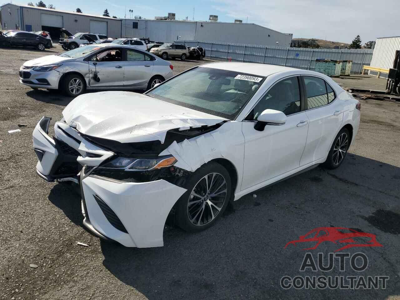 TOYOTA CAMRY 2018 - 4T1B11HK5JU091404