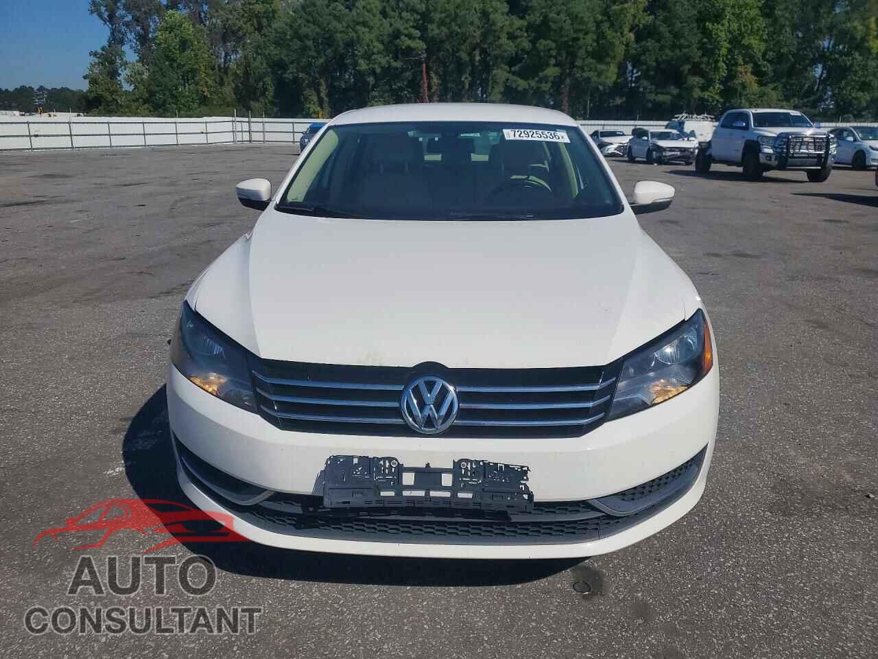 VOLKSWAGEN PASSAT 2015 - 1VWBT7A35FC019357