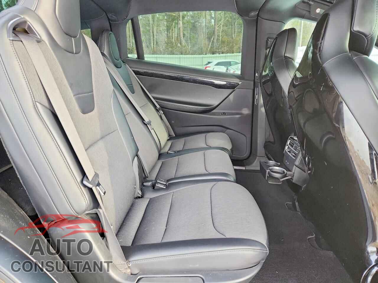 TESLA MODEL X 2017 - 5YJXCDE25HF033113
