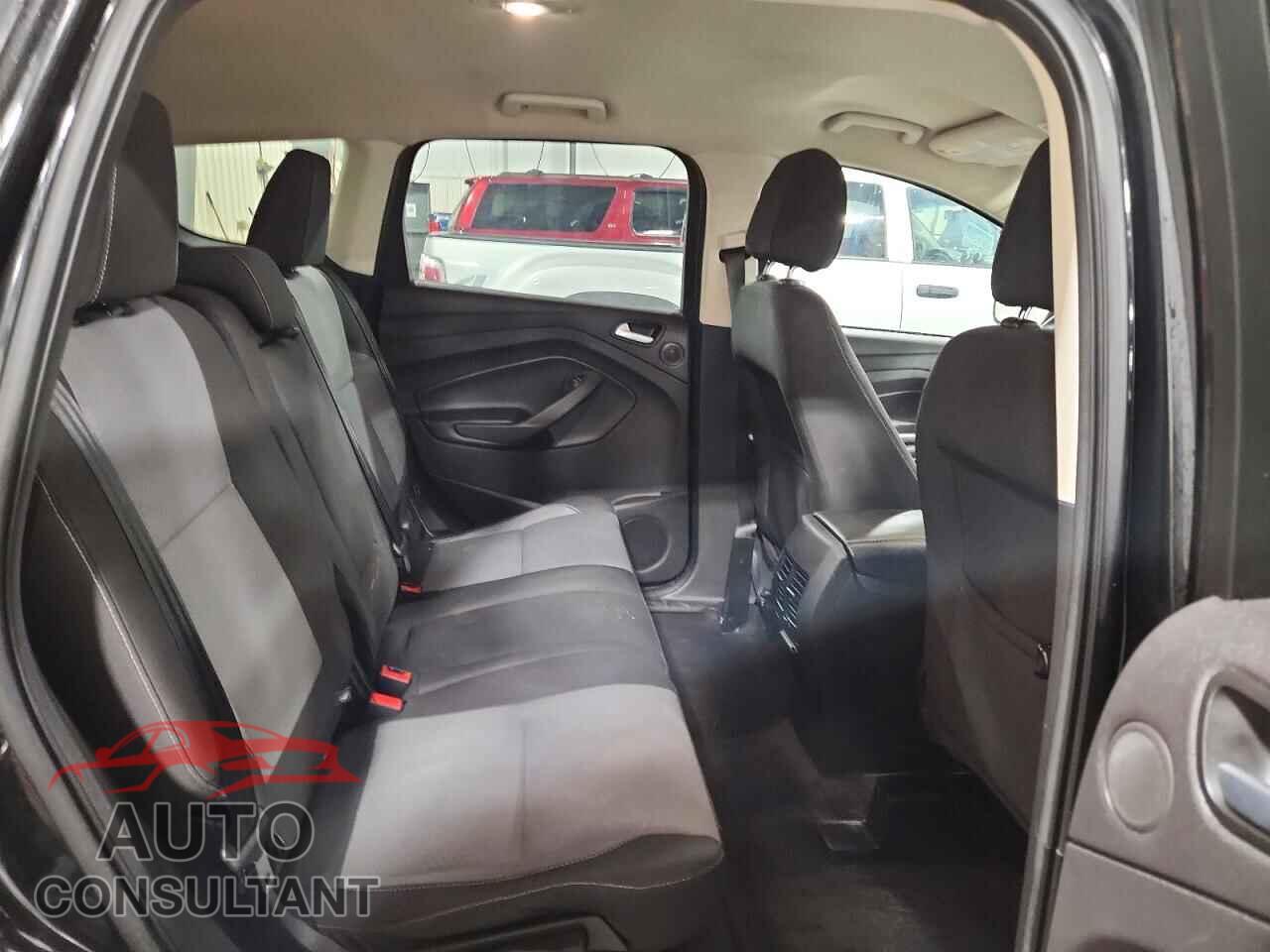 FORD ESCAPE 2017 - 1FMCU9GD5HUD52182