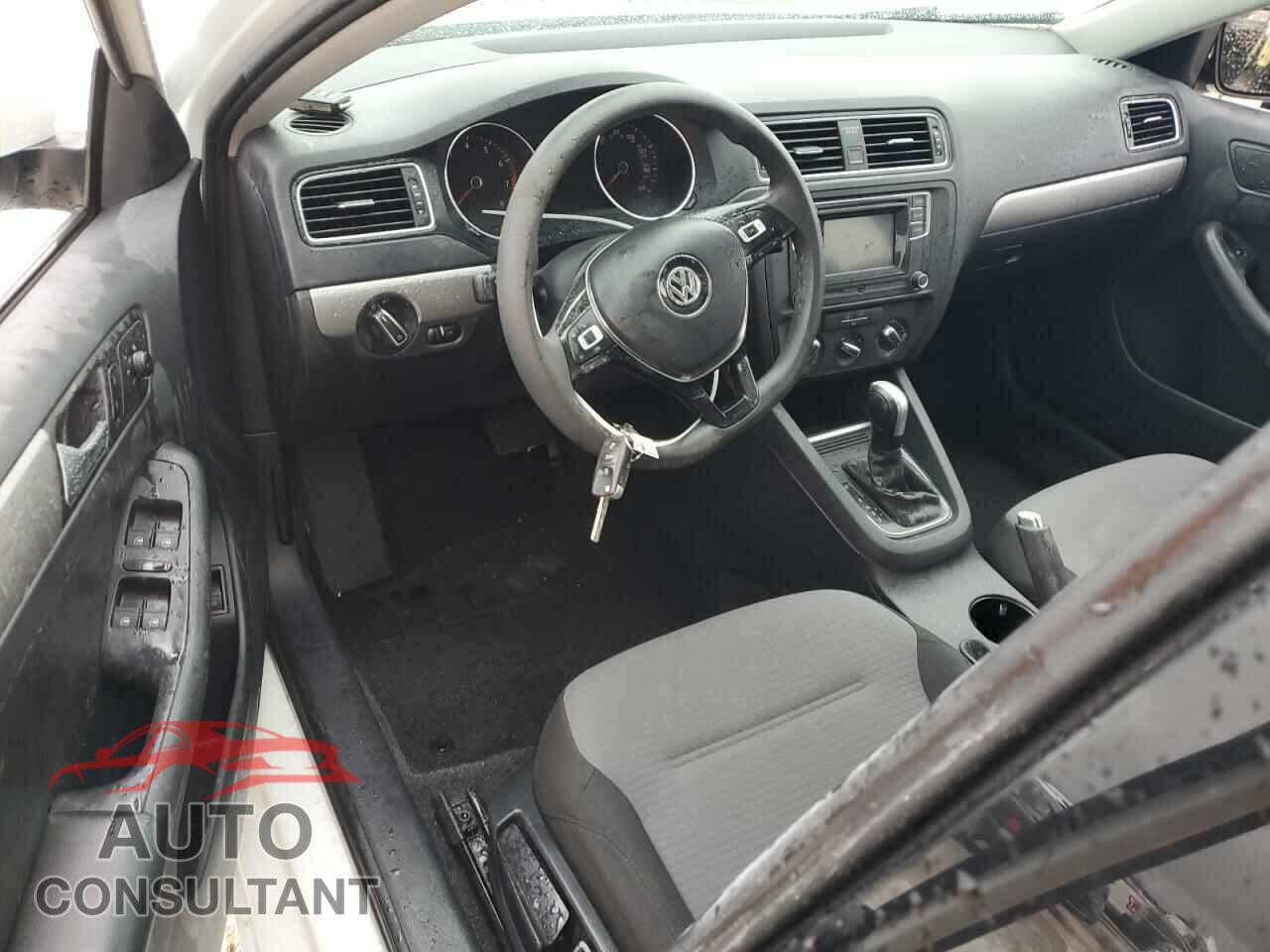 VOLKSWAGEN JETTA 2017 - 3VW2B7AJXHM353032