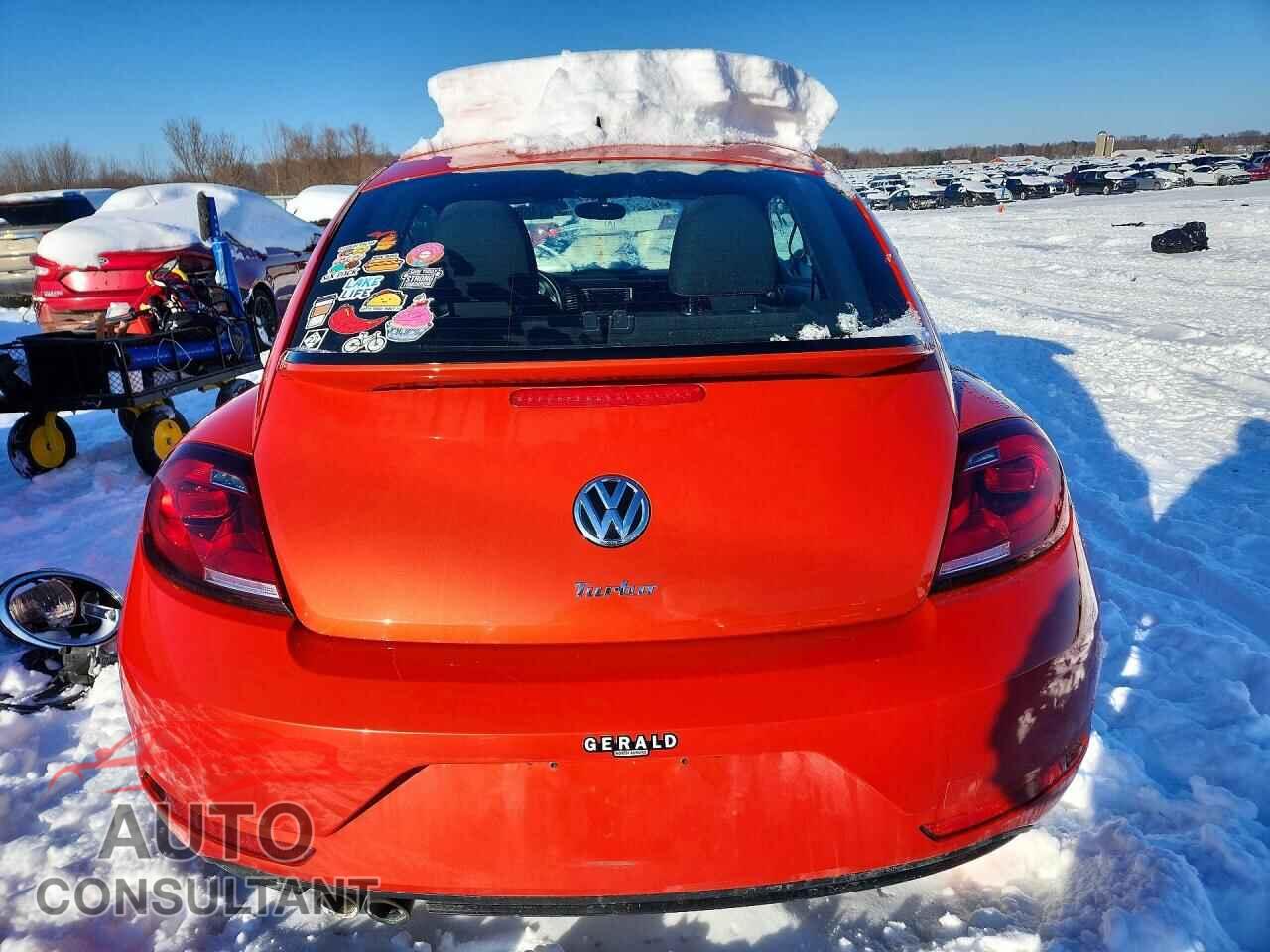 VOLKSWAGEN BEETLE 2019 - 3VWFD7AT3KM719501