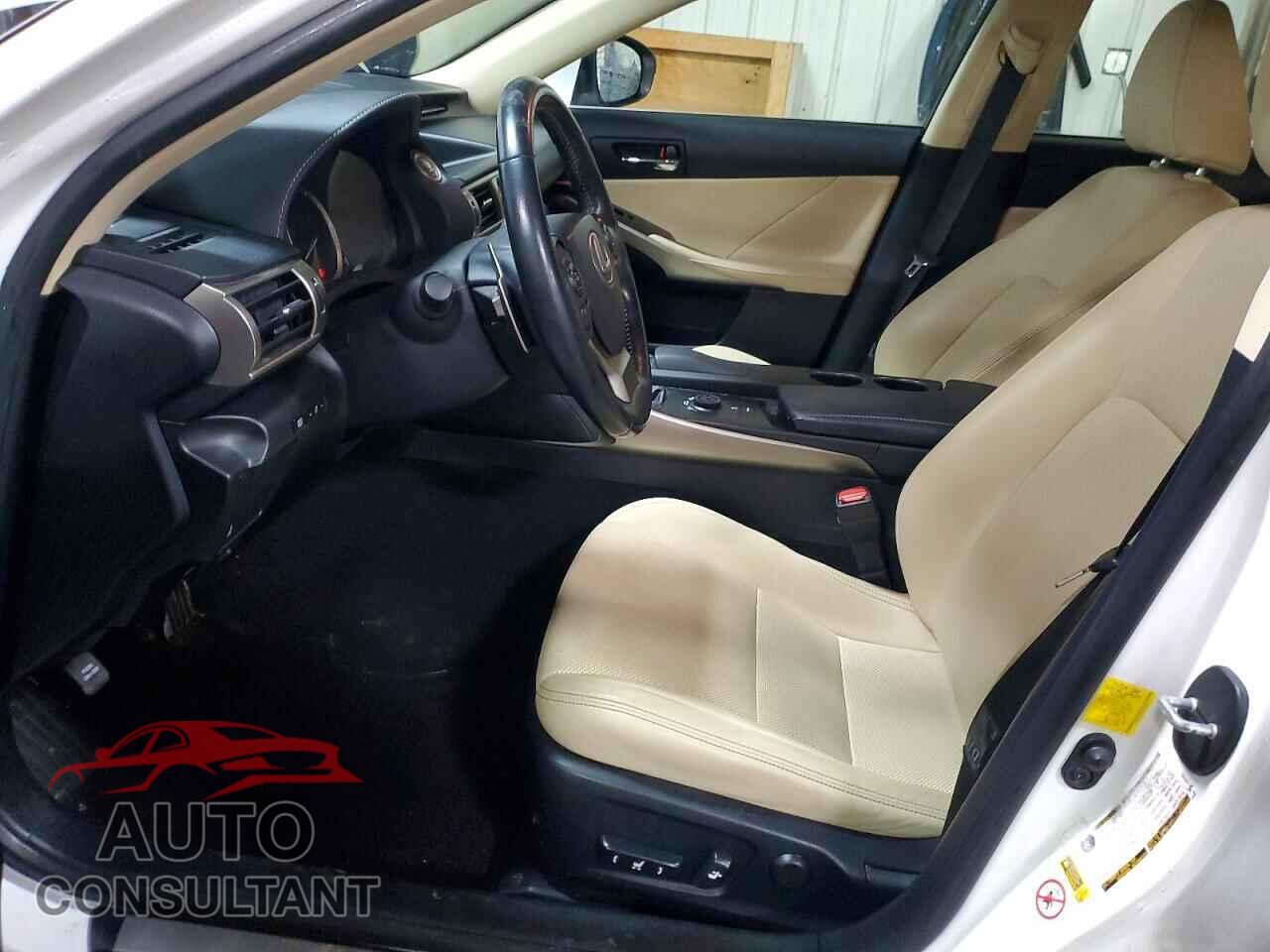 LEXUS IS 2015 - JTHCF1D28F5016356
