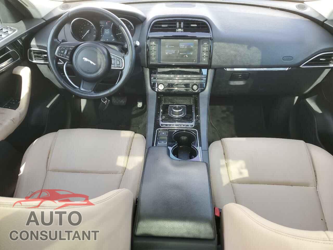 JAGUAR F-PACE 2017 - SADCJ2BV0HA090355