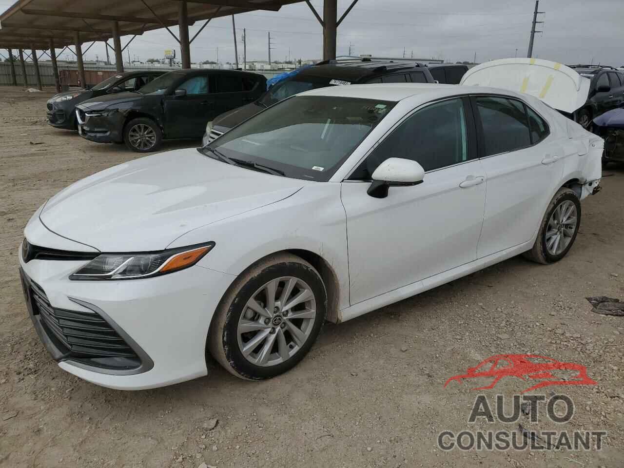 TOYOTA CAMRY 2022 - 4T1C11AK6NU693295