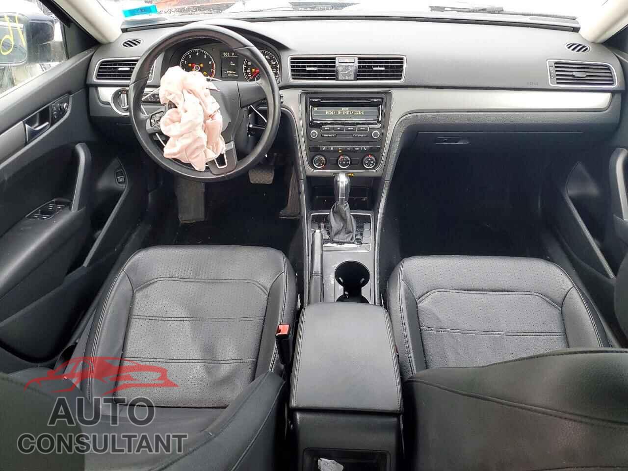 VOLKSWAGEN PASSAT 2014 - 1VWAT7A31EC032178
