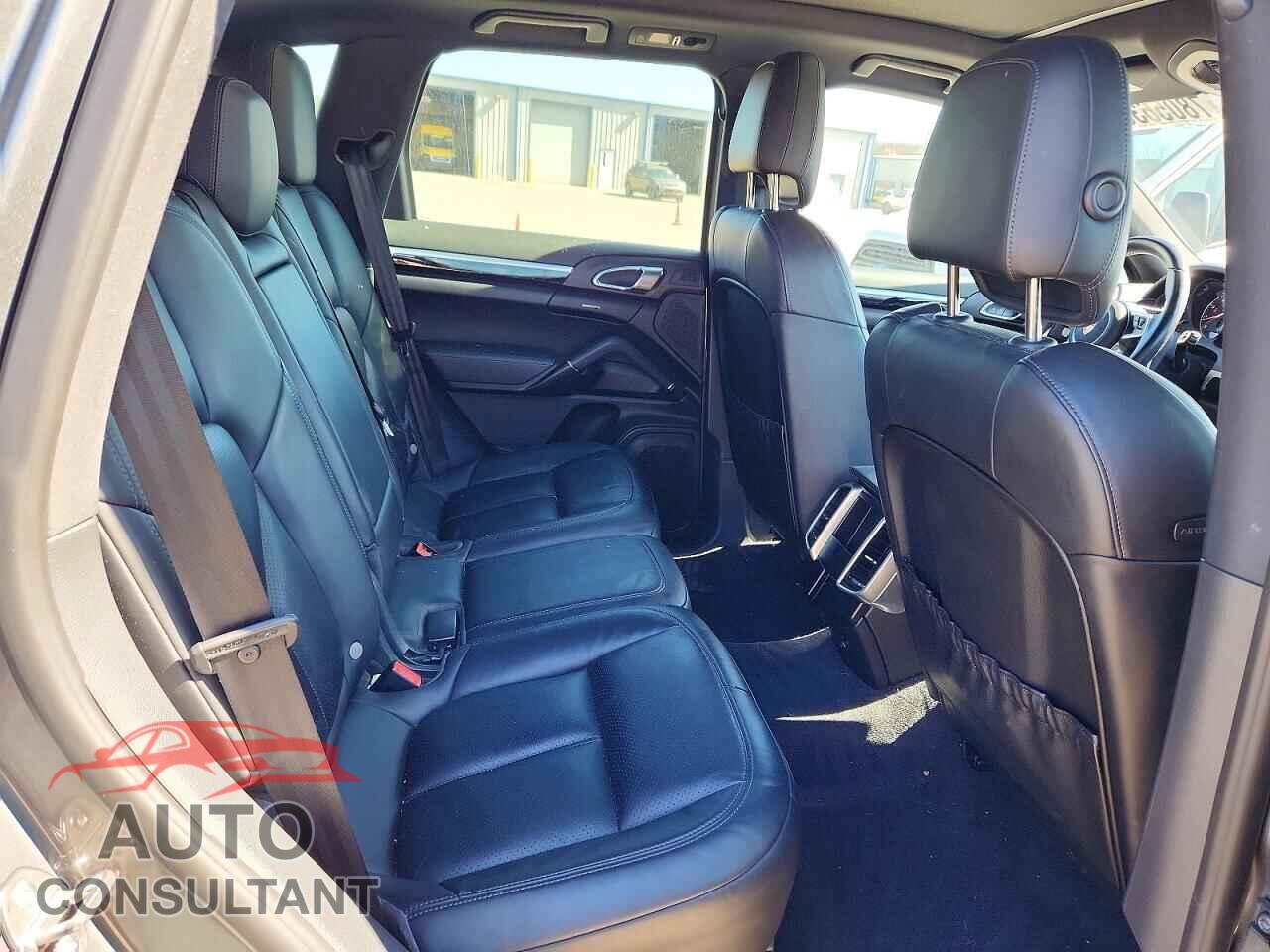 PORSCHE CAYENNE 2016 - WP1AA2A24GLA06646