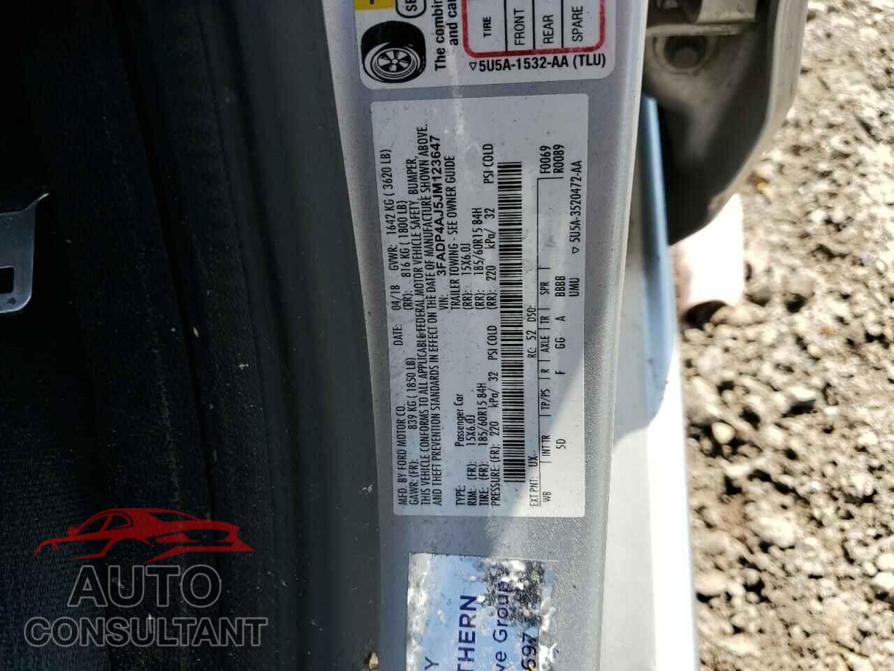FORD FIESTA 2018 - 3FADP4AJ5JM123647