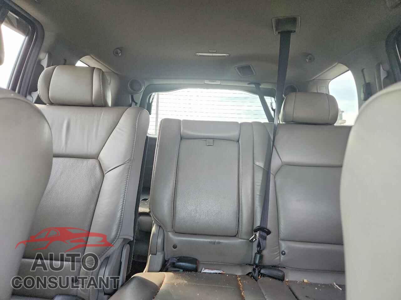 HONDA PILOT 2011 - 5FNYF4H95BB081237