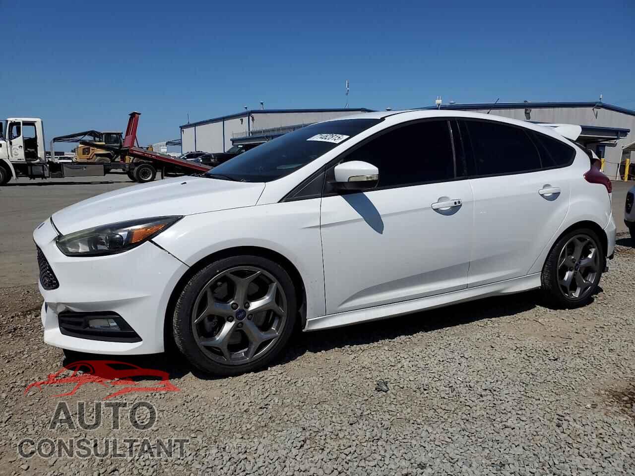 FORD FOCUS 2017 - 1FADP3L96HL245524