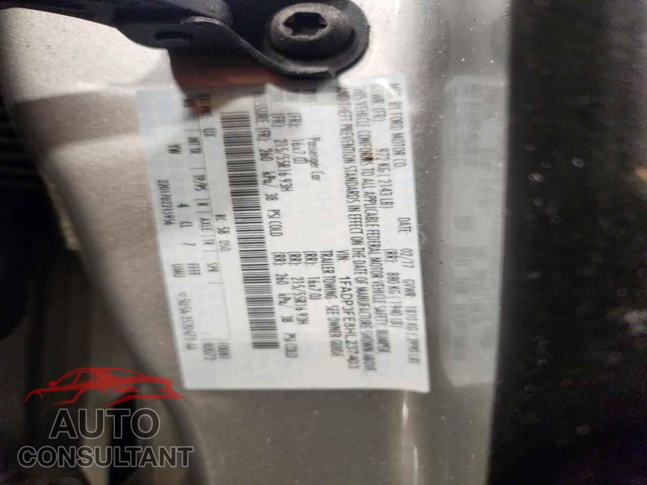 FORD FOCUS 2017 - 1FADP3FE8HL237403