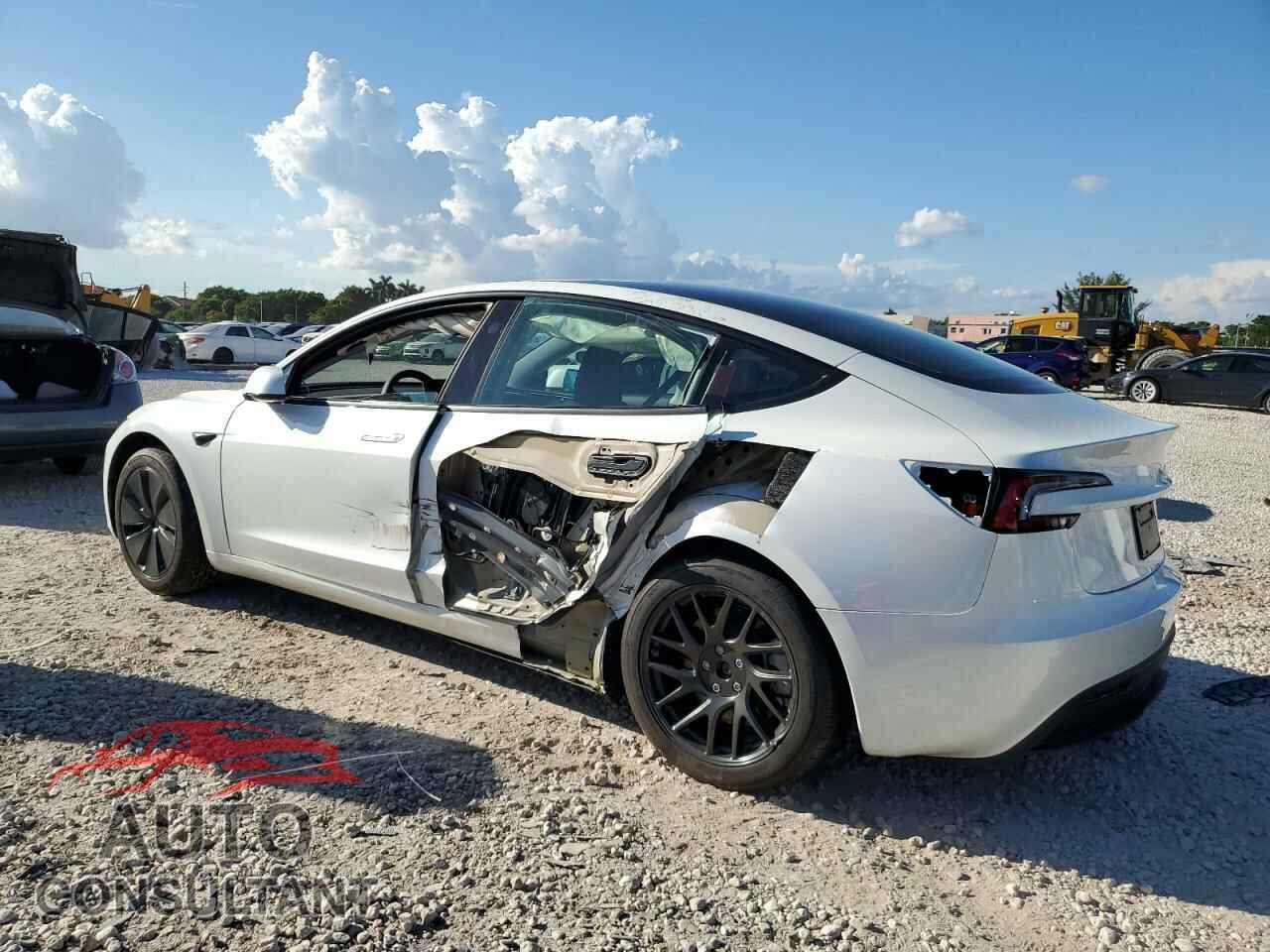 TESLA MODEL 3 2024 - 5YJ3E1EA8RF732820