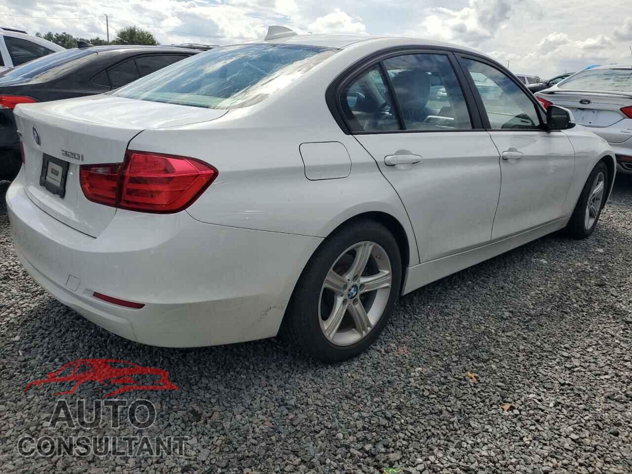 BMW 3 SERIES 2013 - WBA3C3C52DF981817