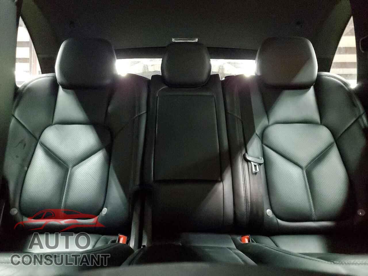 PORSCHE CAYENNE 2016 - WP1AA2A22GLA03504