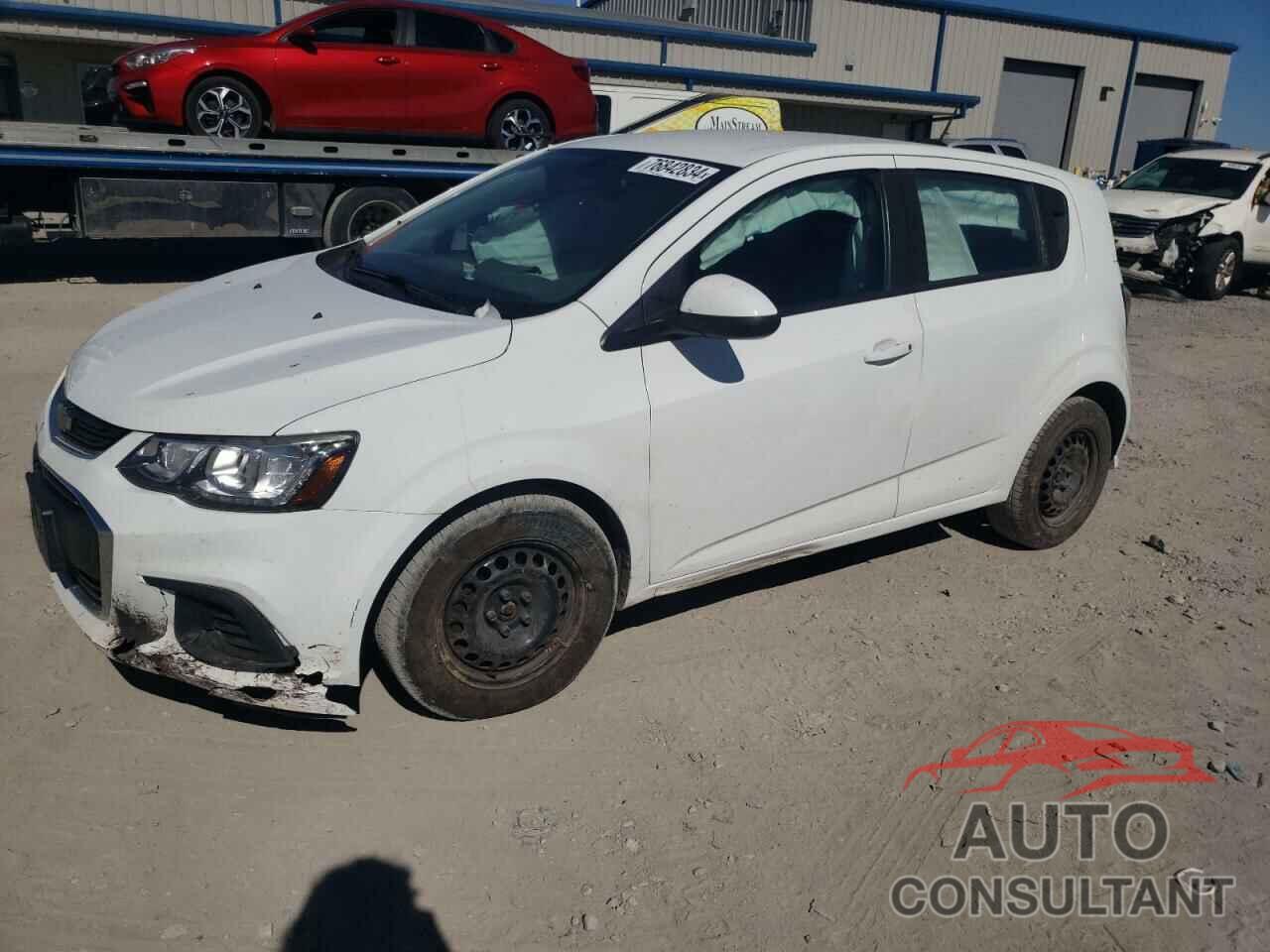 CHEVROLET SONIC 2018 - 1G1JG6SH4J4106248