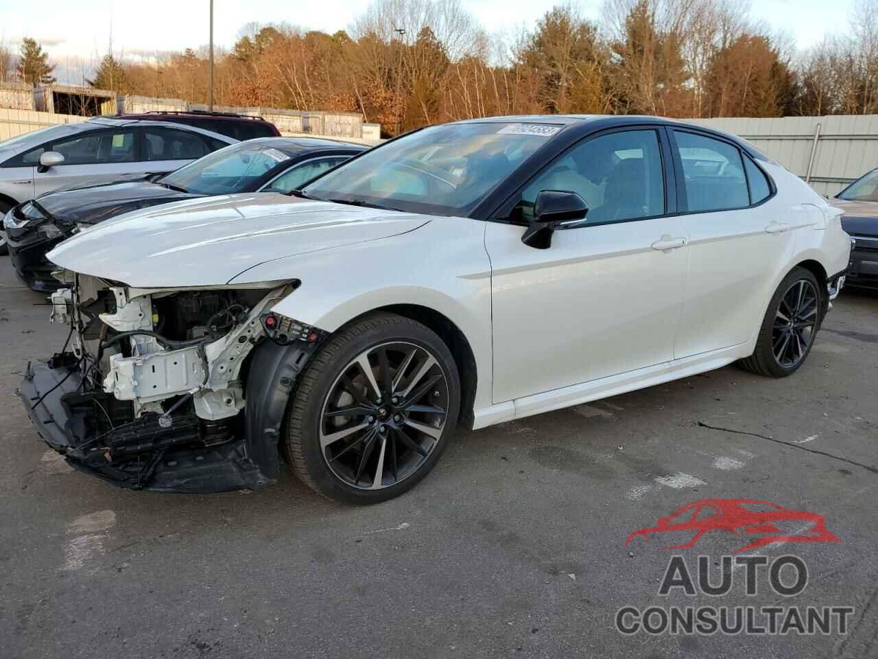TOYOTA CAMRY 2018 - 4T1B61HK4JU145549