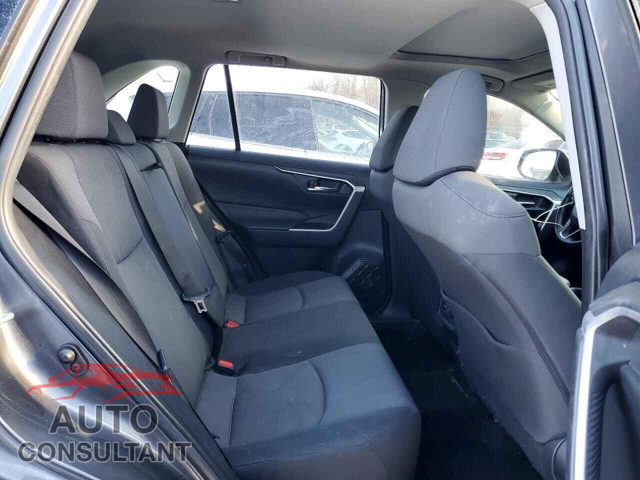 TOYOTA RAV4 2019 - JTMP1RFV5KD043117