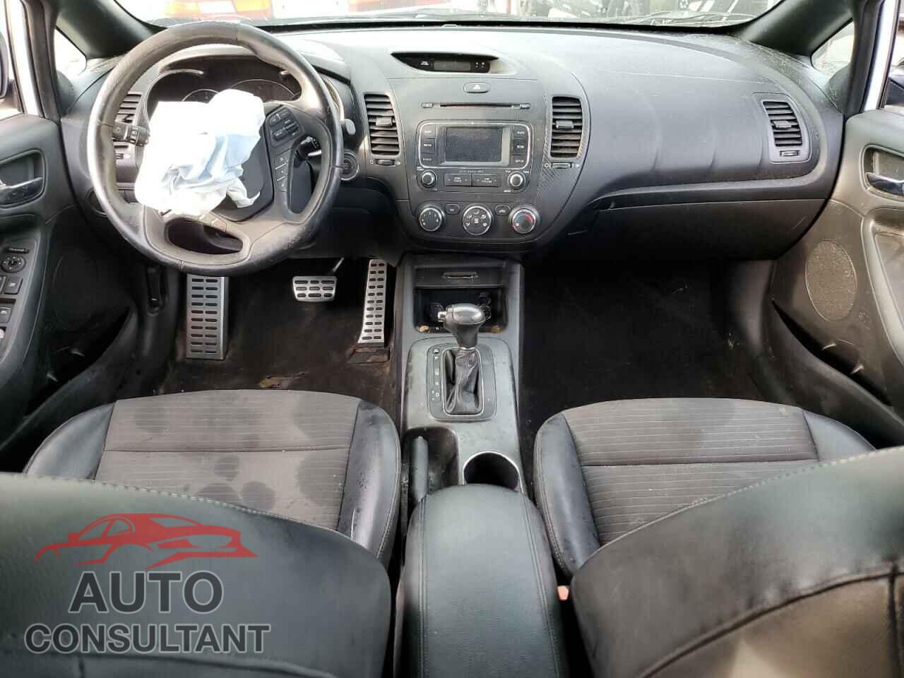 KIA FORTE 2016 - KNAFZ5A30G5560357