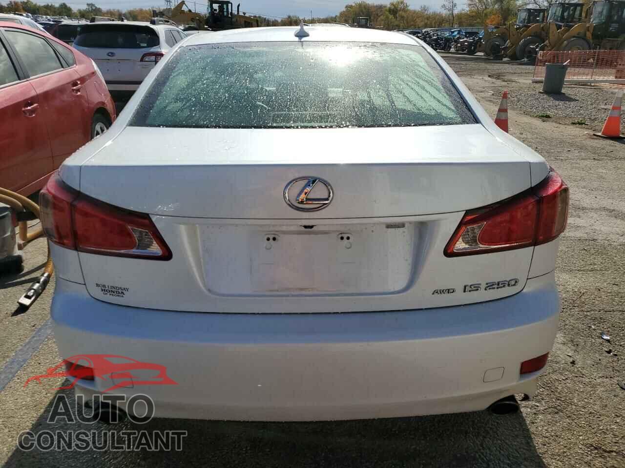 LEXUS IS 2011 - JTHCF5C21B5050626