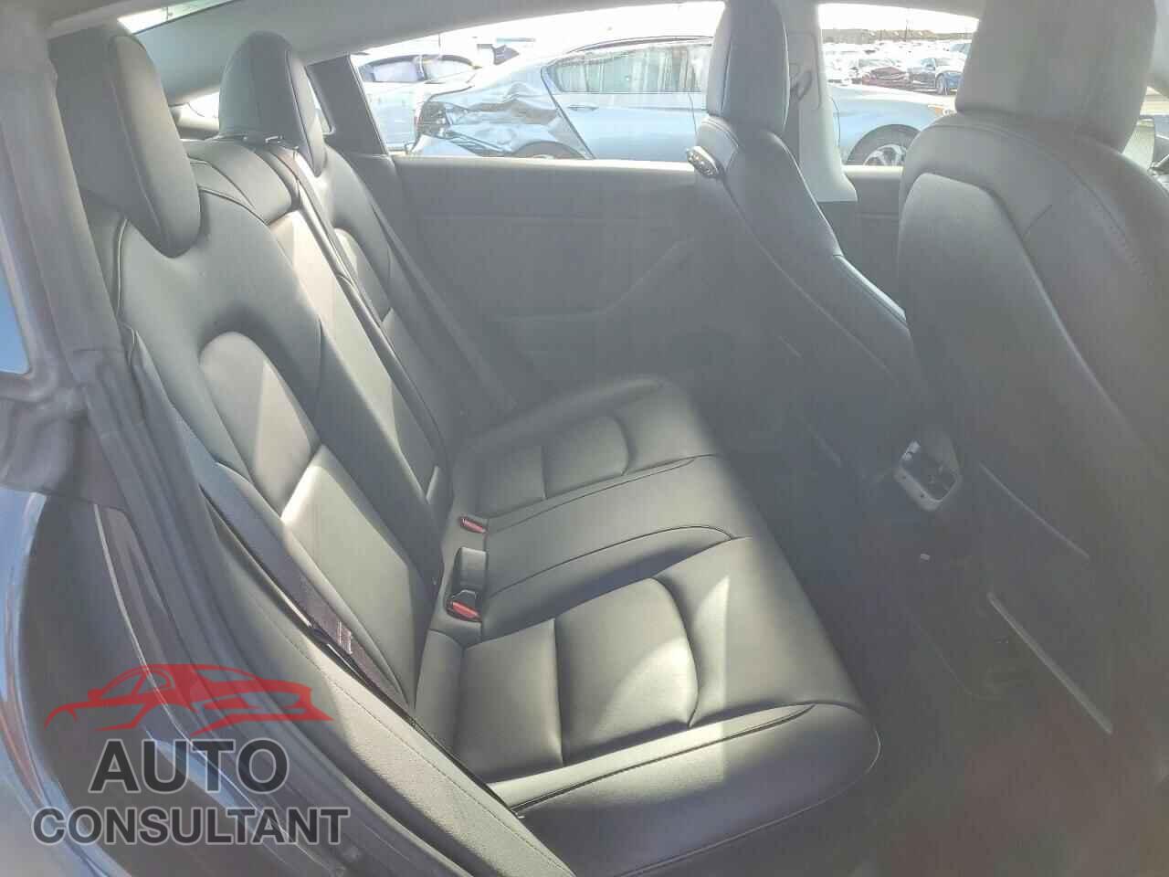 TESLA MODEL 3 2018 - 5YJ3E1EA8JF077689