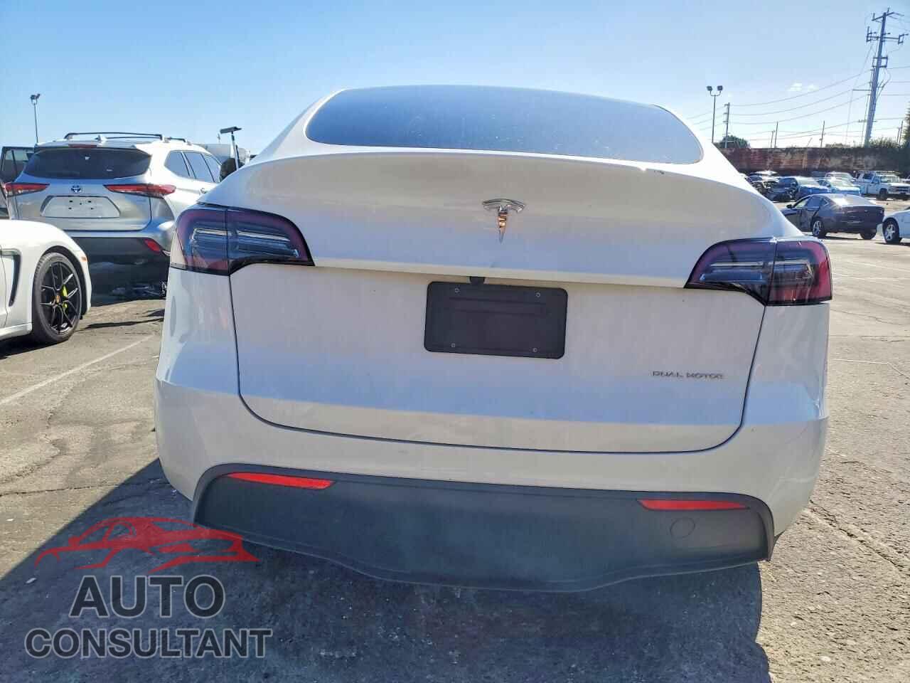 TESLA MODEL Y 2023 - 7SAYGAEEXPF881507