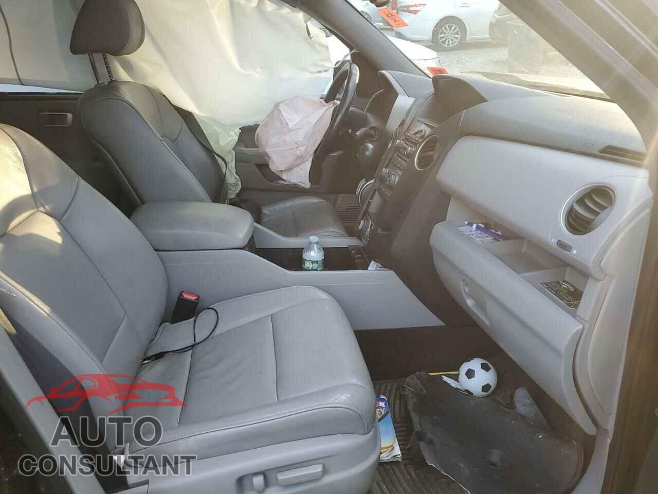HONDA PILOT 2015 - 5FNYF4H90FB004183
