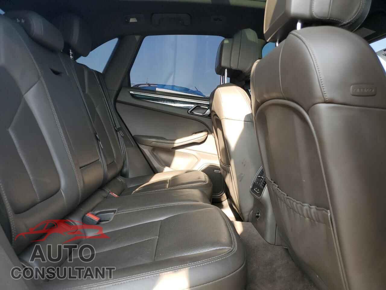 PORSCHE MACAN 2016 - WP1AB2A50GLB40884