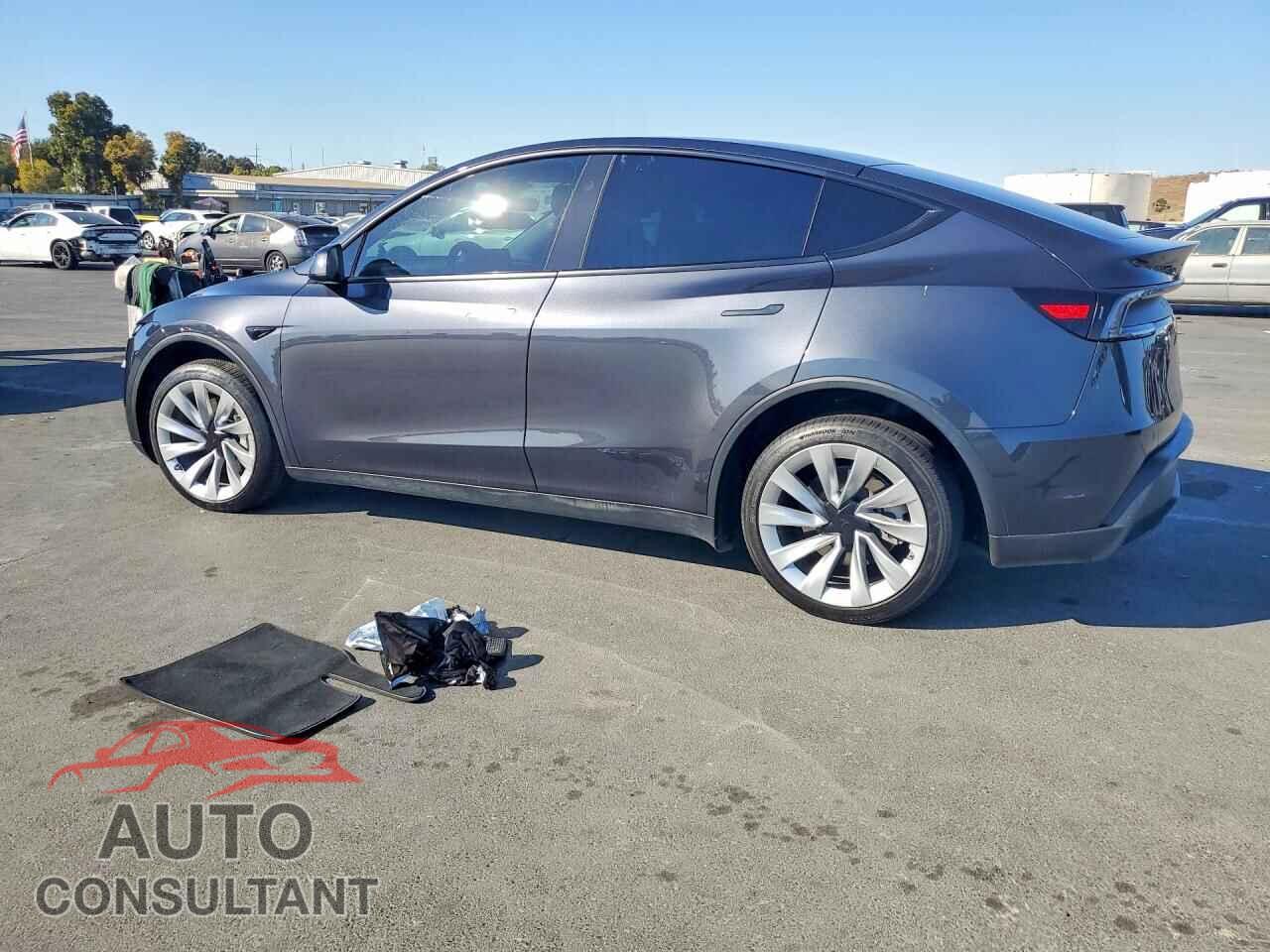 TESLA MODEL Y 2026 - 7SAYGDEE6TF379685