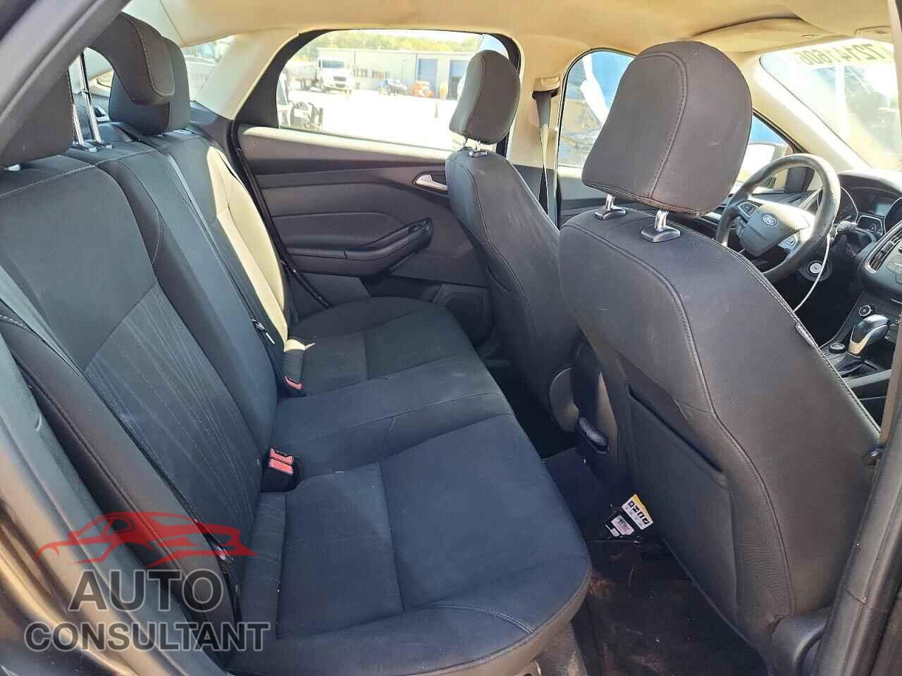 FORD FOCUS 2015 - 1FADP3F22FL214394