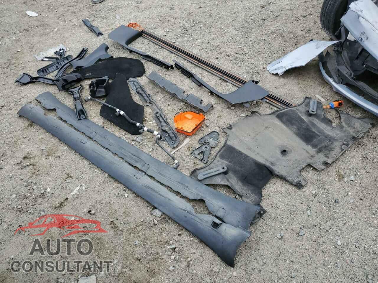 TESLA MODEL 3 2019 - 5YJ3E1EA2KF396121