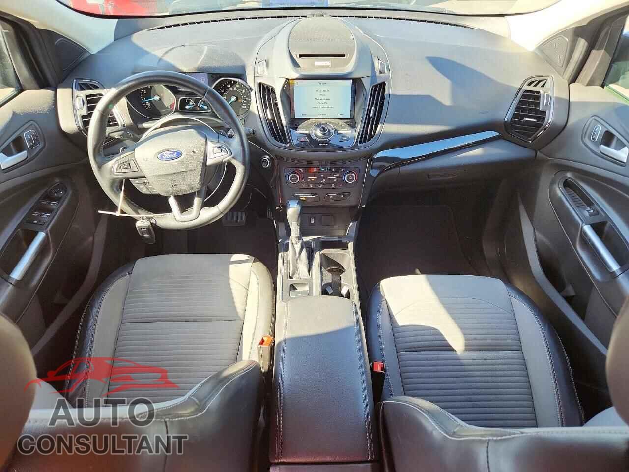 FORD ESCAPE 2017 - 1FMCU0JD4HUE48390