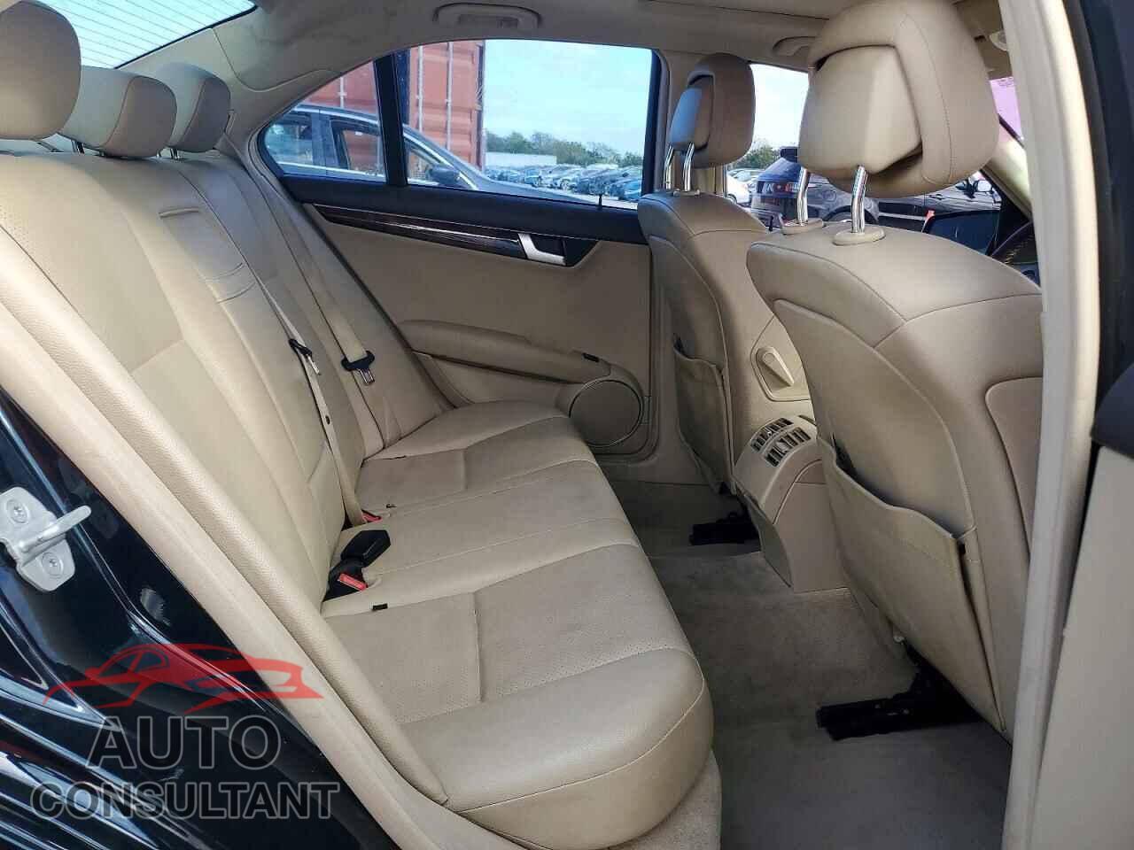 MERCEDES-BENZ C-CLASS 2012 - WDDGF4HB6CA615926
