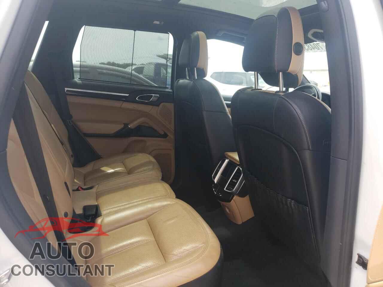 PORSCHE CAYENNE 2016 - WP1AA2A29GKA11590