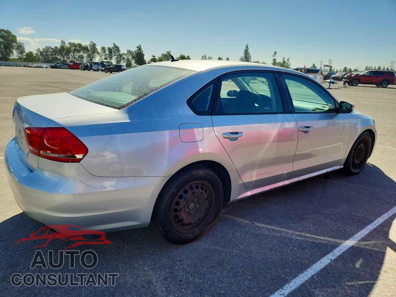 VOLKSWAGEN PASSAT 2013 - 1VWAP7A32DC033875
