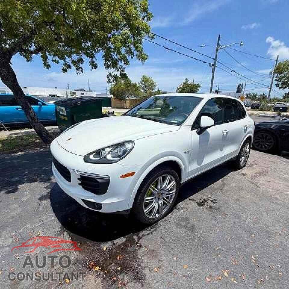 PORSCHE CAYENNE 2017 - WP1AE2A26HLA70970