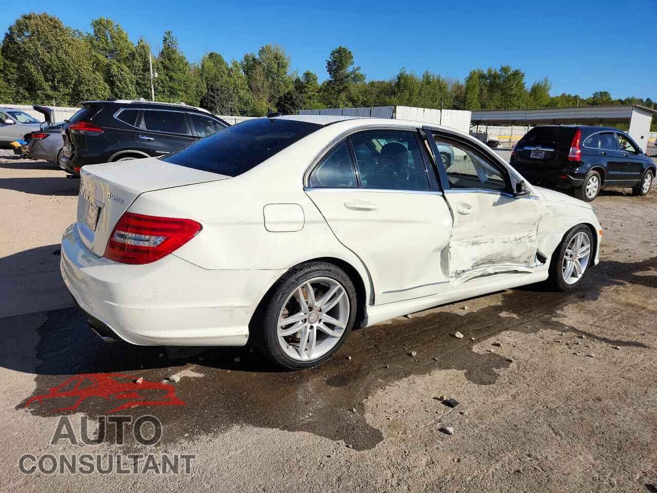 MERCEDES-BENZ C-CLASS 2012 - WDDGF8BB7CR202012
