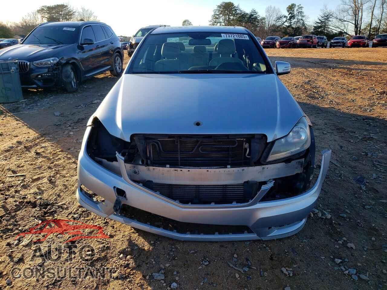 MERCEDES-BENZ C-CLASS 2013 - WDDGF4HB0DR272145