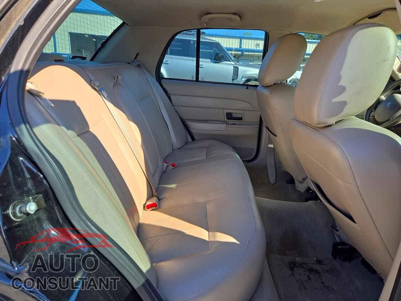 FORD CROWN VIC 2011 - 2FABP7EV3BX153726