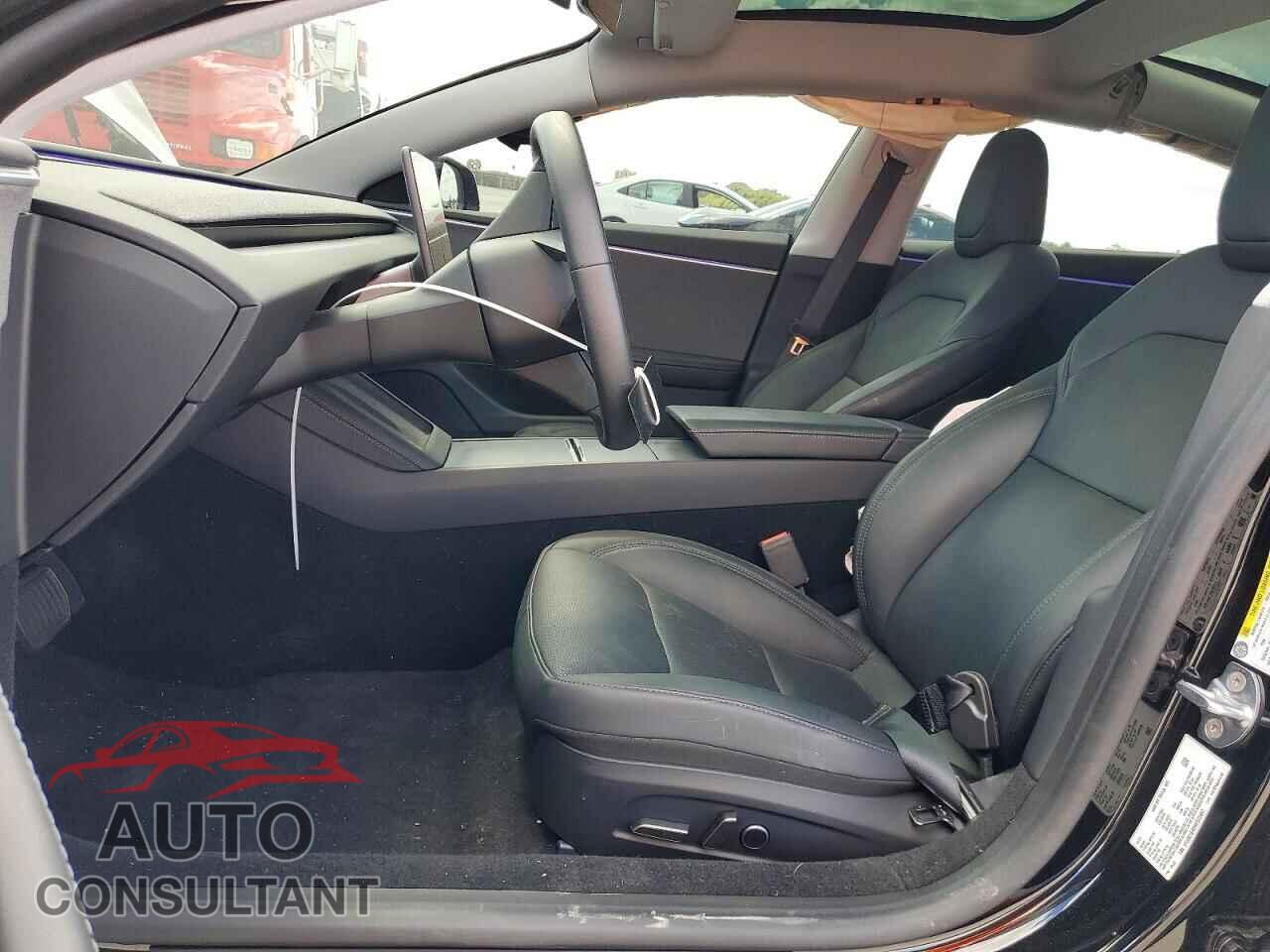 TESLA MODEL 3 2024 - 5YJ3E1EA5RF872467