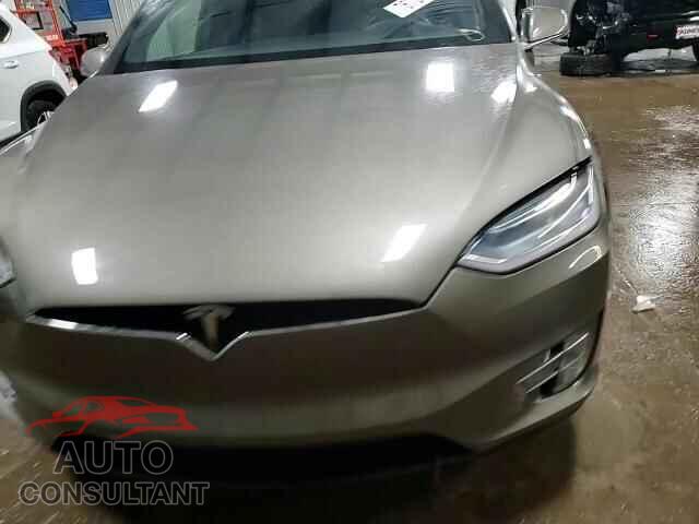TESLA MODEL X 2016 - 5YJXCAE21GF005368