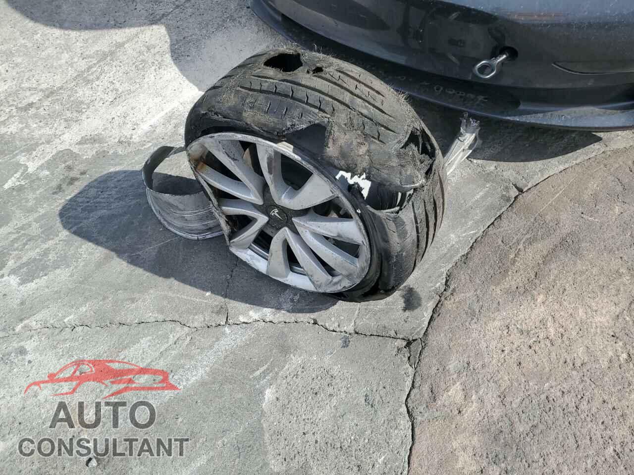 TESLA MODEL 3 2018 - 5YJ3E1EB8JF185190