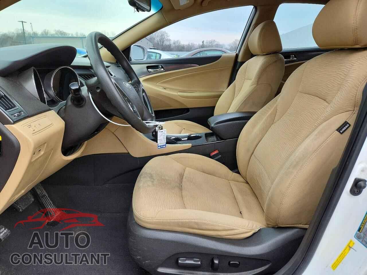 HYUNDAI SONATA 2012 - KMHEC4A48CA044103